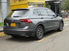 2018  Volkswagen Tiguan - Image 10
