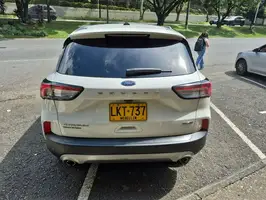 2022  Ford Escape - Image 32