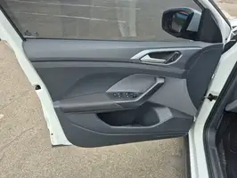 2022  Volkswagen T - Image 19