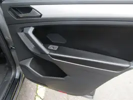 2018  Volkswagen Tiguan - Image 15