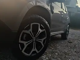 2022  Renault Duster - Image 23