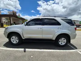 2009  Toyota Fortuner - Image 11