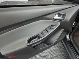 2013  Ford Focus - Image 40