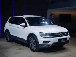 2018  Volkswagen Tiguan - Image 11