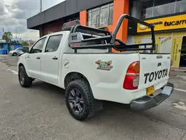 2014  Toyota Hilux - Image 12