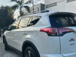 2018  Toyota Rav4 - Image 10