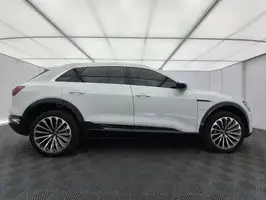 2024  Audi Q8 - Image 37