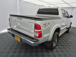 2015  Toyota Hilux - Image 12
