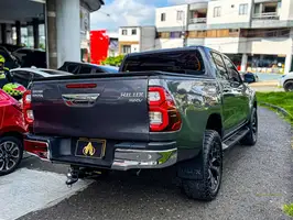 2019  Toyota Hilux - Image 12