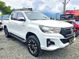 2017  Toyota Hilux - Image 8