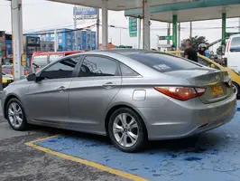 2012  Hyundai Sonata - Image 10
