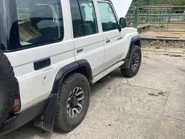 2015  Toyota Land - Image 13