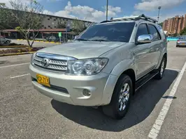 2011  Toyota Fortuner - Image 25