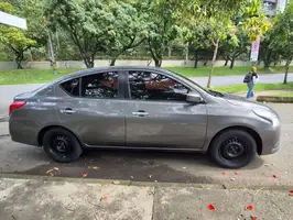 2017  Nissan Versa - Image 15