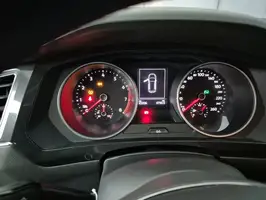 2018  Volkswagen Tiguan - Image 25