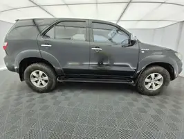 2011  Toyota Fortuner - Image 17