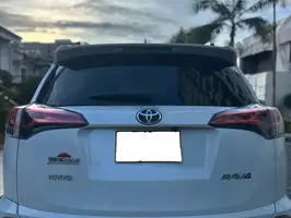 2018  Toyota Rav4 - Image 9