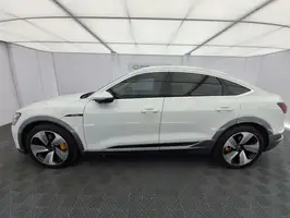 2022  Audi E - Image 13