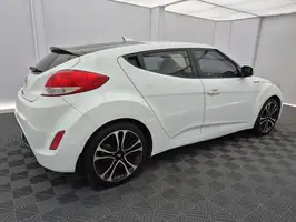 2017  Hyundai Veloster - Image 17