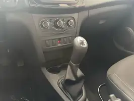 2026  Renault Logan - Image 15