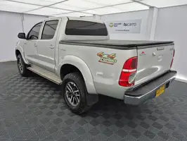 2015  Toyota Hilux - Image 11