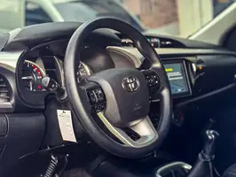 2022  Toyota Hilux - Image 12