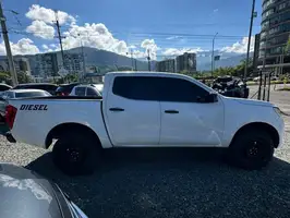 2017  Nissan Np300 - Image 10