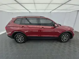 2018  Volkswagen Tiguan - Image 17