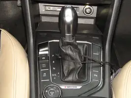 2018  Volkswagen Tiguan - Image 24