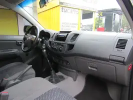 2013  Toyota Hilux - Image 38