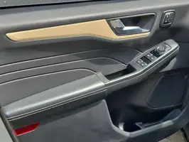 2022  Ford Escape - Image 40