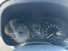 2017  Nissan Np300 - Image 18