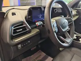 2025  Chevrolet Traverse - Image 12