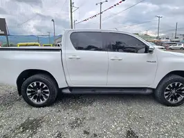2017  Toyota Hilux - Image 9