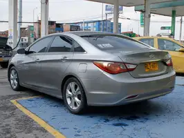 2012  Hyundai Sonata - Image 13