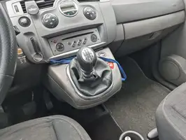 2010  Renault Grand - Image 25