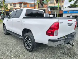 2017  Toyota Hilux - Image 14