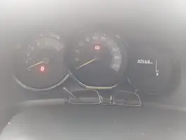 2022  Renault 2022 - Image 9