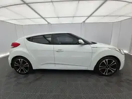 2017  Hyundai Veloster - Image 16