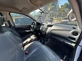 2017  Nissan Np300 - Image 20