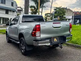 2022  Toyota Hilux - Image 11