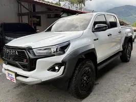 2024  Toyota Hilux - Image 8