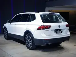 2018  Volkswagen Tiguan - Image 14