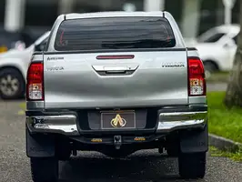 2022  Toyota Hilux - Image 9