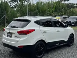 2012  Hyundai Tucson - Image 12