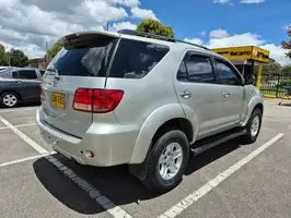 2009  Toyota Fortuner - Image 15