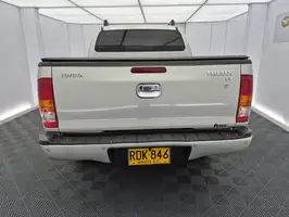 2011  Toyota Hilux - Image 12