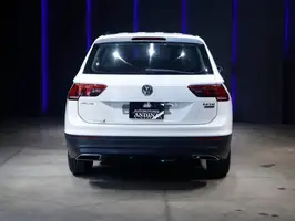 2018  Volkswagen Tiguan - Image 9