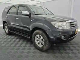 2011  Toyota Fortuner - Image 28