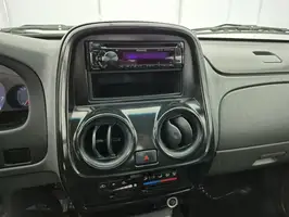 2013  Nissan Np300 - Image 24